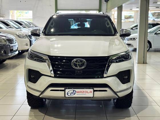 TOYOTA HILUX SW4 2.8 D-4D TURBO DIESEL SRX 7L 4X4 AUTOMÁTICO